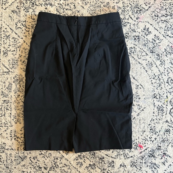 Banana Republic black pencil skirt size 2 - Picture 4 of 4